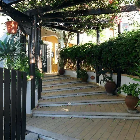 Sea Breeze Hotel 3*